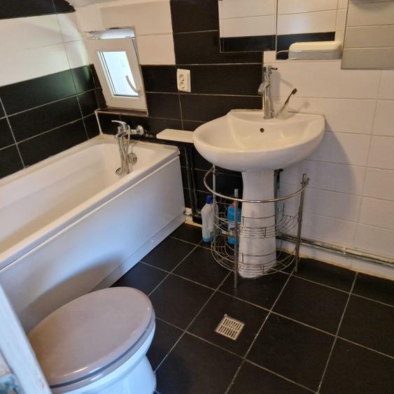 Apartament cu 3 camere semidecomandat în Central