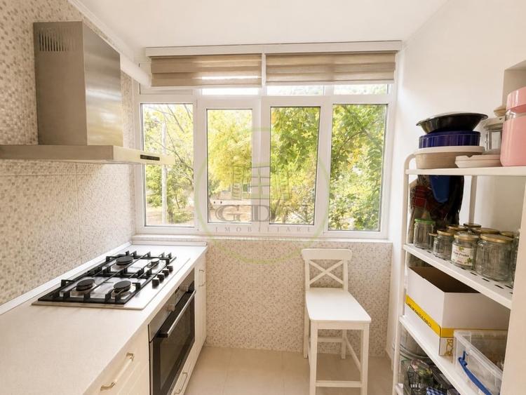 Apartament cu 3 camere semidecomandat, mobilat în Rahova