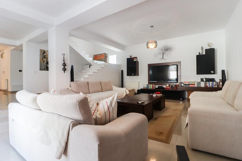 Duplex cu 4 camere cu Canalizare în 1 Decembrie