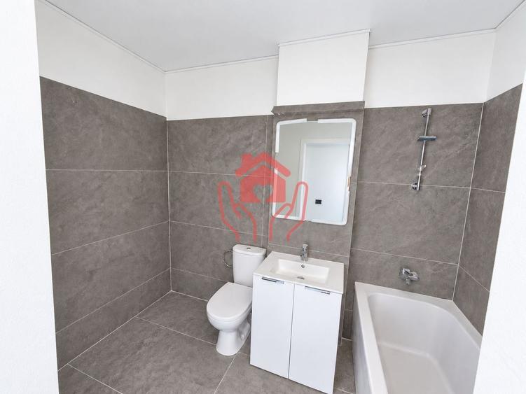 Apartament cu 3 camere semidecomandat în Titan