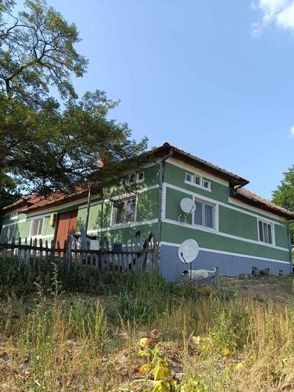 Casă cu 4 camere în Călene