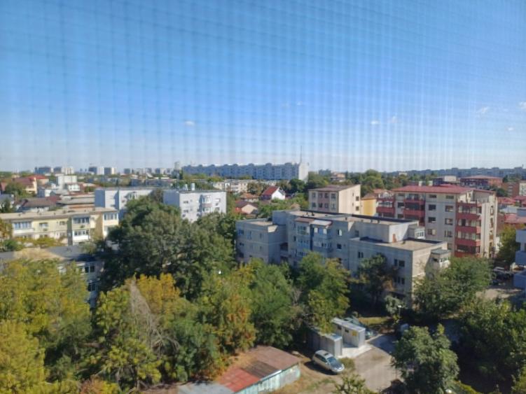 Apartament cu 3 camere decomandat în Păcii