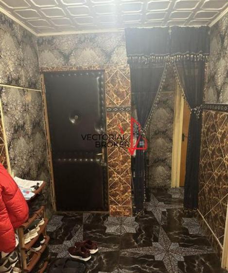 Apartament cu 3 camere semidecomandat, mobilat în Dristor