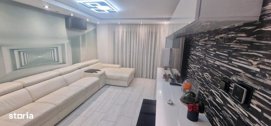 Apartament cu 4 camere decomandat în Central