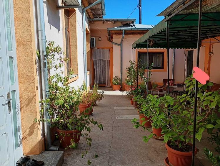 Casă cu 4 camere în Central