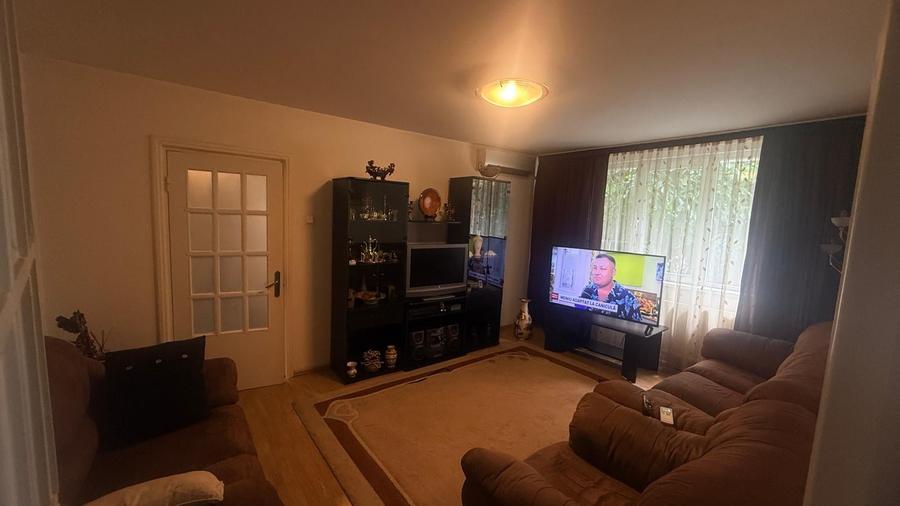 Apartament cu 3 camere semidecomandat în Ozana