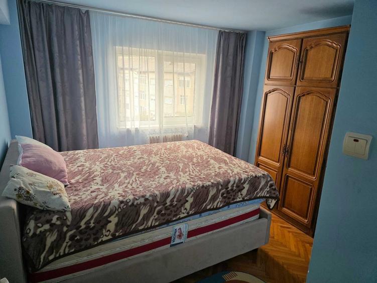 Apartament cu 4 camere decomandat în Central