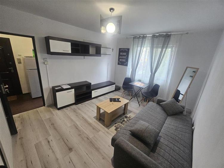 Apartament cu 2 camere semidecomandat, mobilat în Florilor