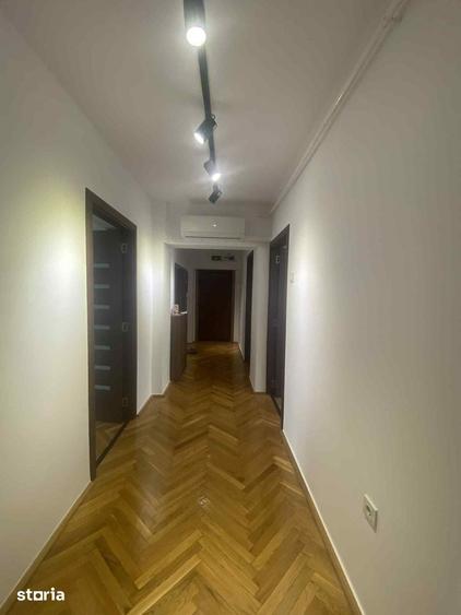 Apartament cu 4 camere decomandat în Soarelui
