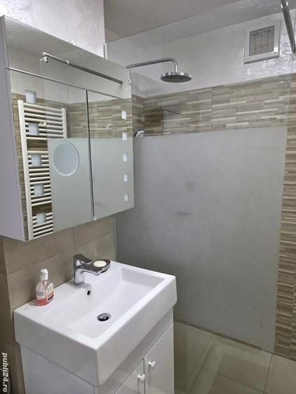 Apartament cu 3 camere decomandat în Craiovița Nouă