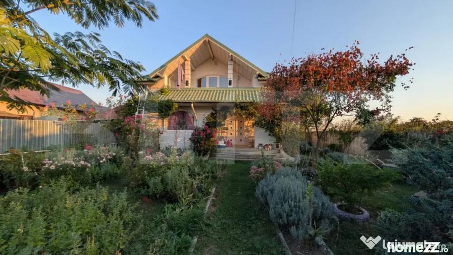 Casă cu 5 camere cu Teren 3837 Mp în Central