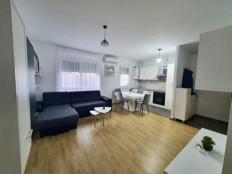 Apartament cu 3 camere semidecomandat, mobilat în Lipovei