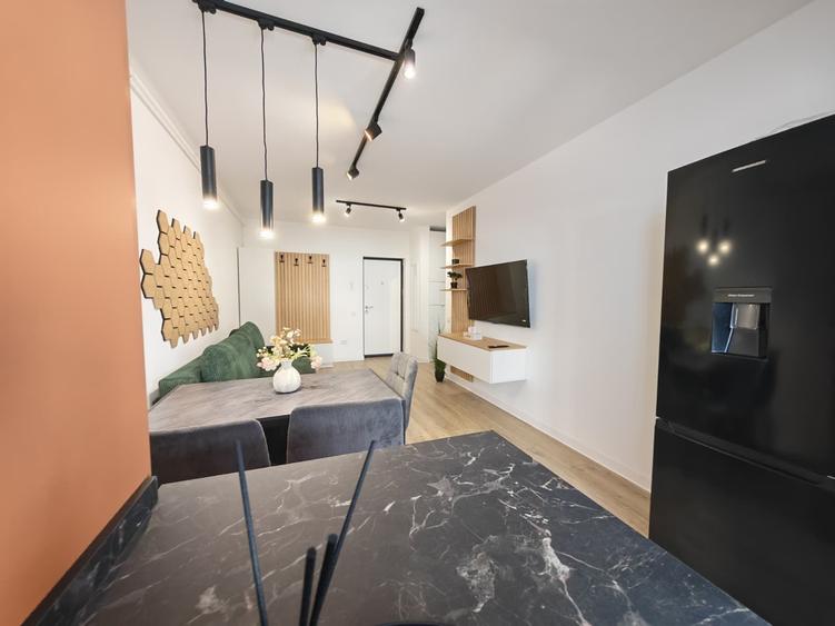 Apartament cu 2 camere semidecomandat în Apărătorii Patriei