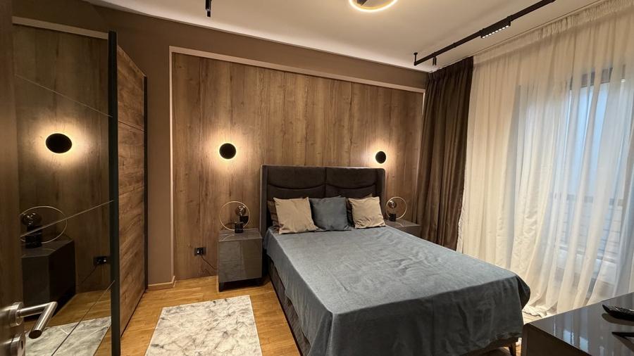 Apartament cu 4 camere semidecomandat în Herăstrău