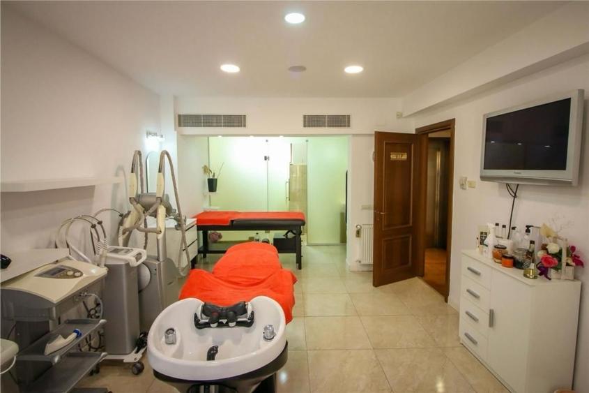 Casă individuală cu 8 camere cu Canalizare în Dorobanți