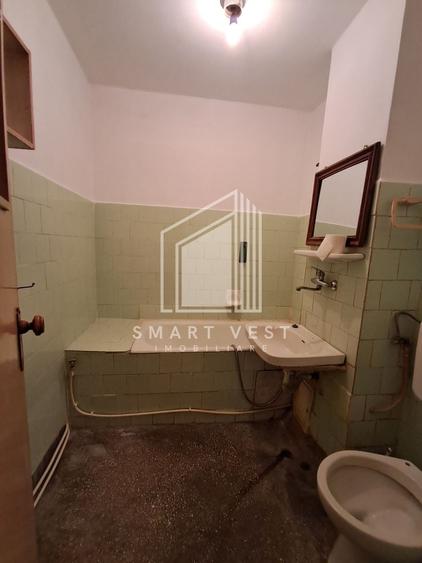 Apartament cu 3 camere semidecomandat în Micro 16