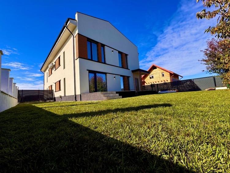Duplex cu 4 camere cu Canalizare în Domnești