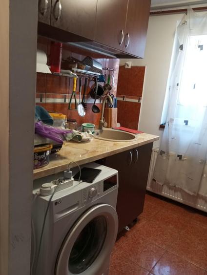 Apartament cu 3 camere semidecomandat, mobilat în Ferentari