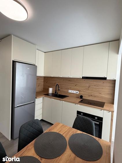 Apartament cu 3 camere decomandat în Cornișa