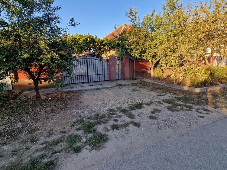 Casă cu 4 camere în Săbolciu
