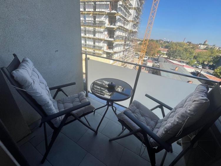 Apartament cu 5 camere decomandat în Central