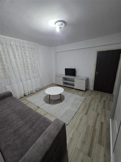 Garsonieră decomandată, mobilată în Baza 3