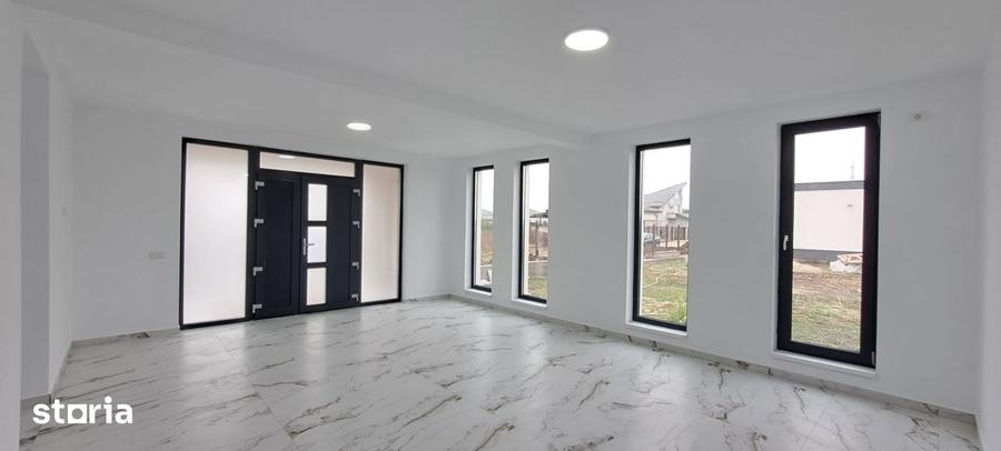 Casă cu 3 camere cu Teren 500 Mp în Săbăreni
