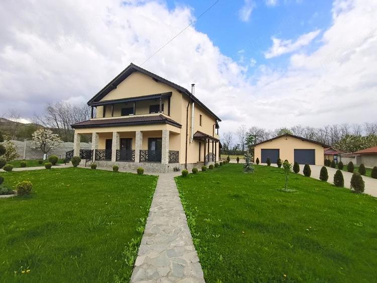Casă cu Teren 2775 Mp în Crasna