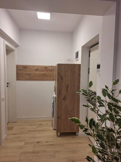 Apartament cu 2 camere semidecomandat, mobilat în Central