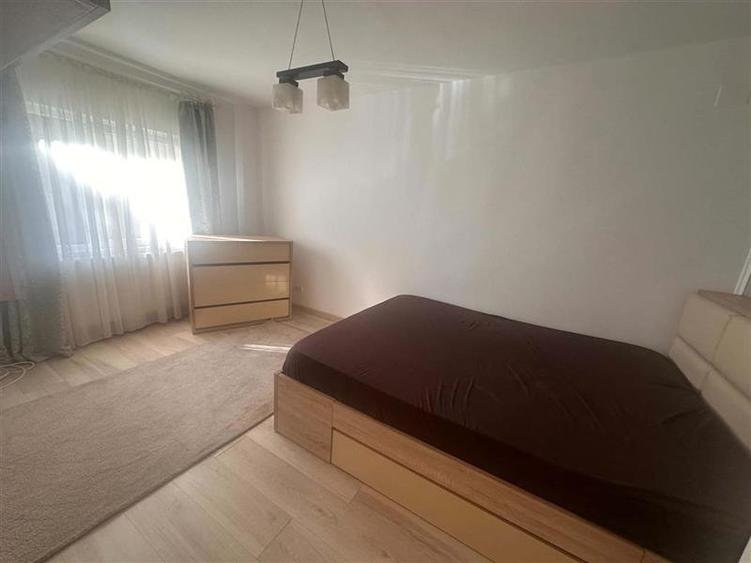Apartament cu 2 camere semidecomandat, mobilat în Aradului