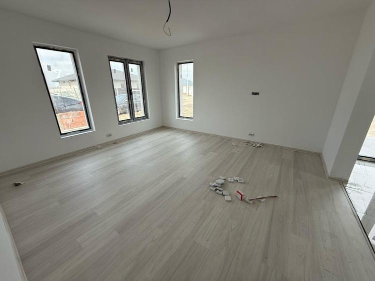 Casă individuală cu 3 camere cu Teren 350 Mp în Berceni