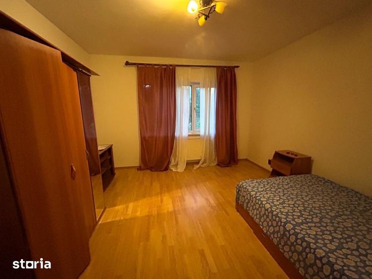 Casă cu 6 camere cu Teren 1600 Mp în Central