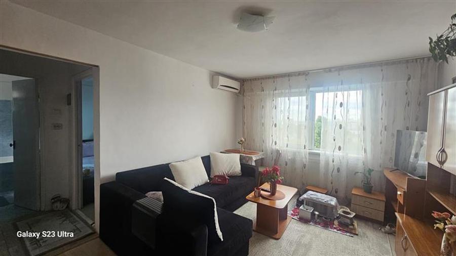 Apartament cu 2 camere semidecomandat în Berceni