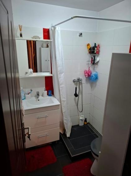 Apartament cu 4 camere decomandat, mobilat în Confecții
