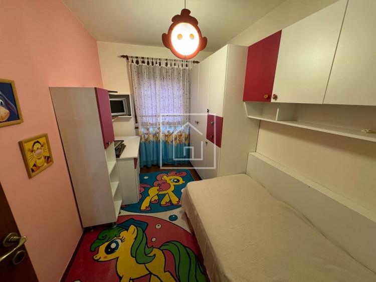 Apartament cu 3 camere decomandat, mobilat în Valea Aurie