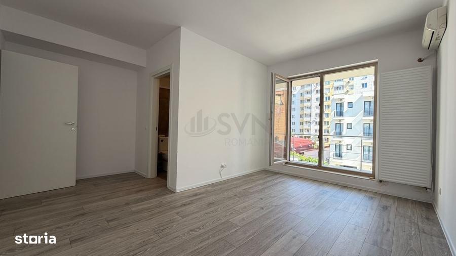 Apartament cu 4 camere semidecomandat în Iancului