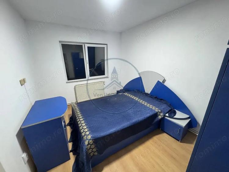 Apartament cu 3 camere semidecomandat în Sud