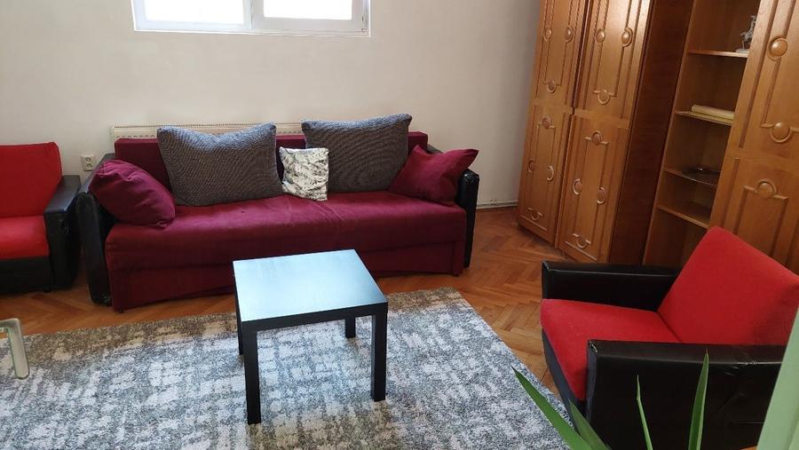 Apartament cu 2 camere semidecomandat, mobilat în Schei