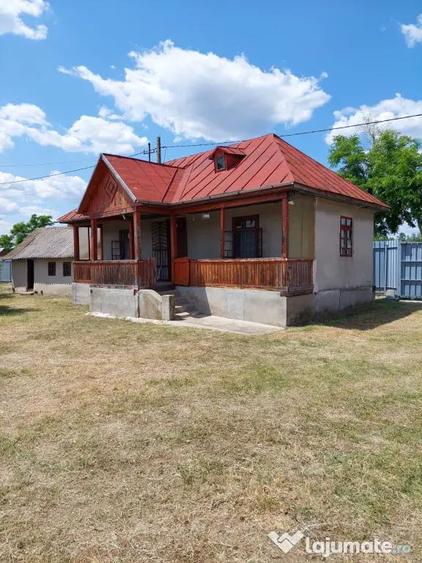 Casă cu 2 camere cu Teren 4500 Mp în Ionești