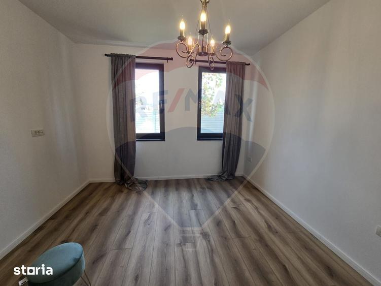 Casă cu 5 camere cu Teren 300 Mp în Ferme