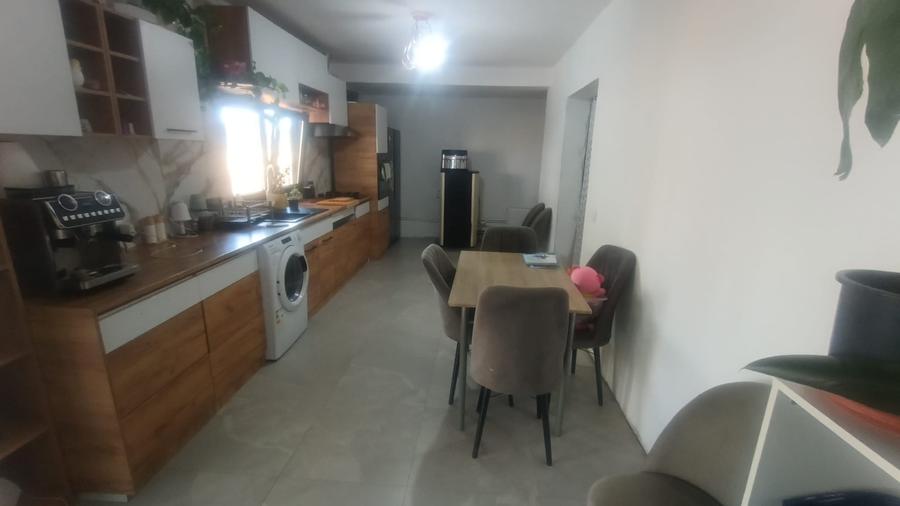Casă individuală cu 5 camere cu Canalizare în Lascăr Catargiu