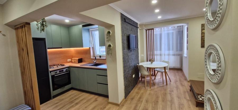 Apartament cu 2 camere decomandat în Central