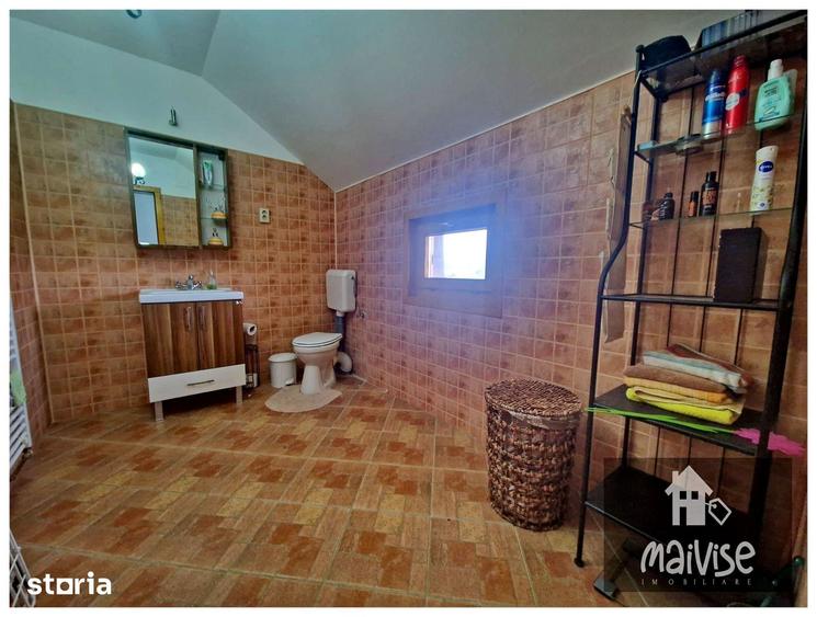 Casă cu 5 camere decomandat cu Teren 927 Mp în Hărman