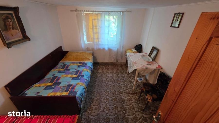 Casă cu 3 camere cu Teren 400 Mp în Central