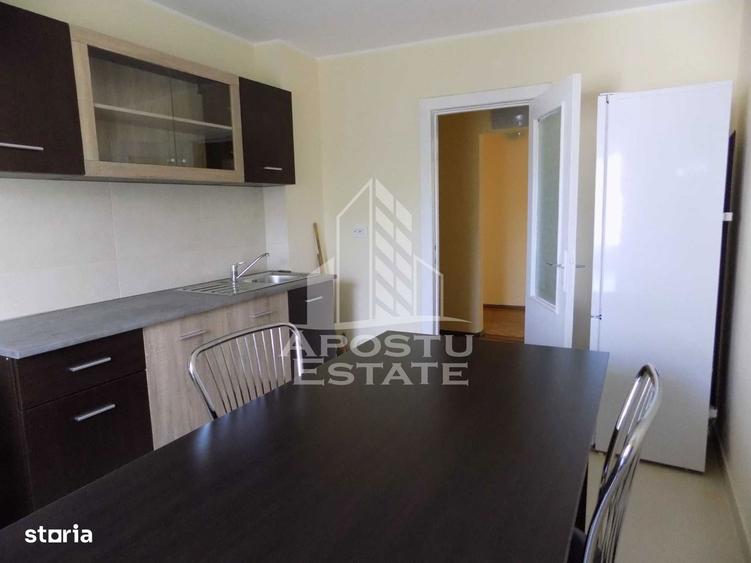 Apartament cu 4 camere decomandat, mobilat în Circumvalațiunii