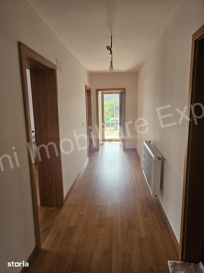 Casă cu 5 camere cu Teren 2351 Mp în Albești
