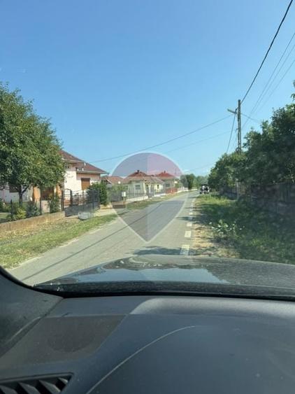 Casă individuală cu 4 camere cu Teren 3362 Mp în Mireșu Mare