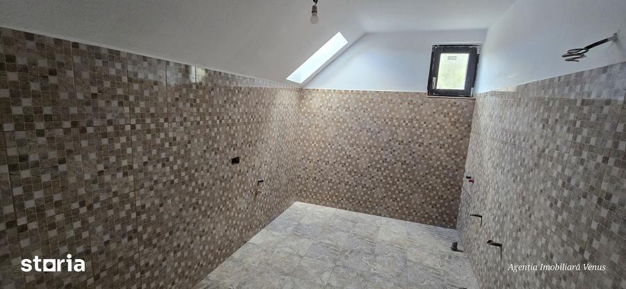 Casă cu 5 camere cu Teren 1000 Mp în Mihai Eminescu