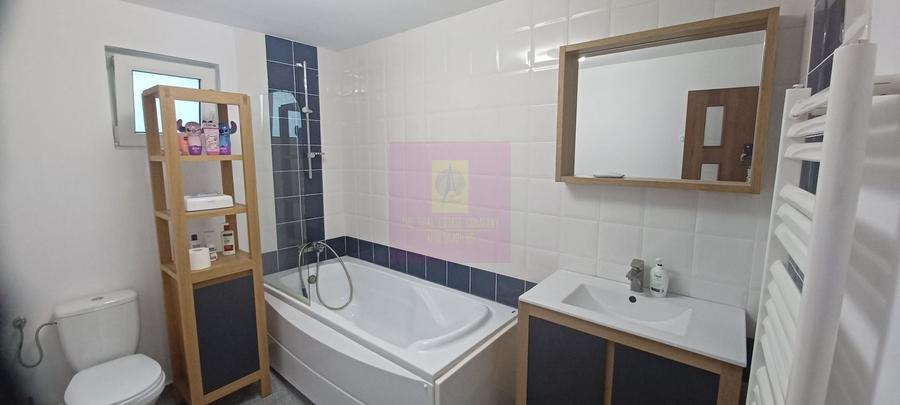 Casă individuală cu 4 camere cu Canalizare în Săbăreni