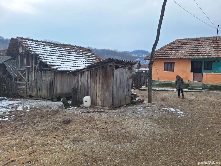 Casă cu 4 camere cu Teren 200 Mp în Central